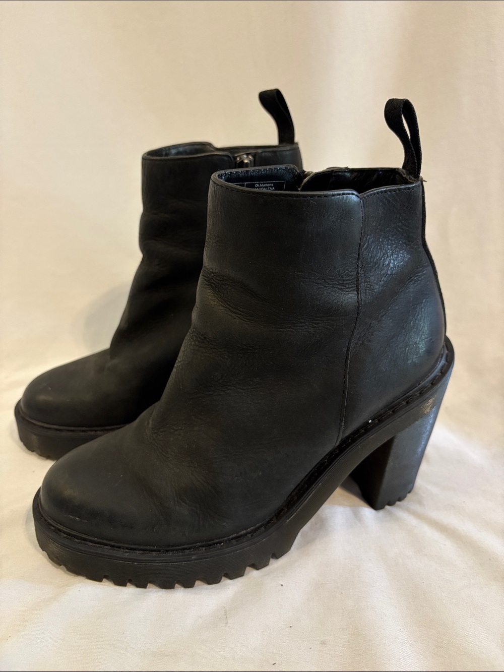 Dr. Martens Magdalena black leather platform heeled ankle boots Size 7